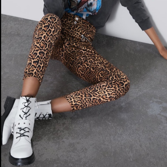 Zara Denim - NWT Zara Cheetah Print Mid Rise Skinny Jeans